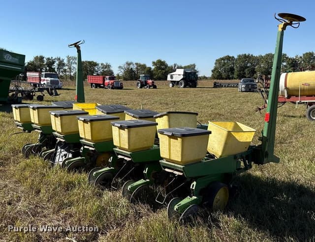 Image of John Deere 7000 equipment image 4
