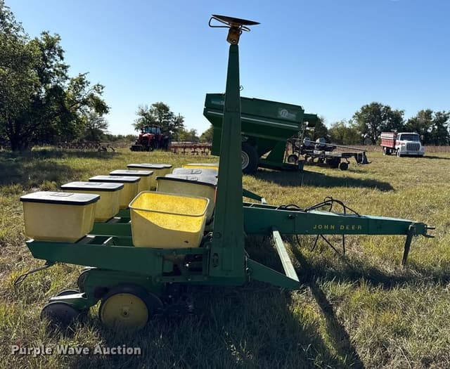 Image of John Deere 7000 equipment image 3