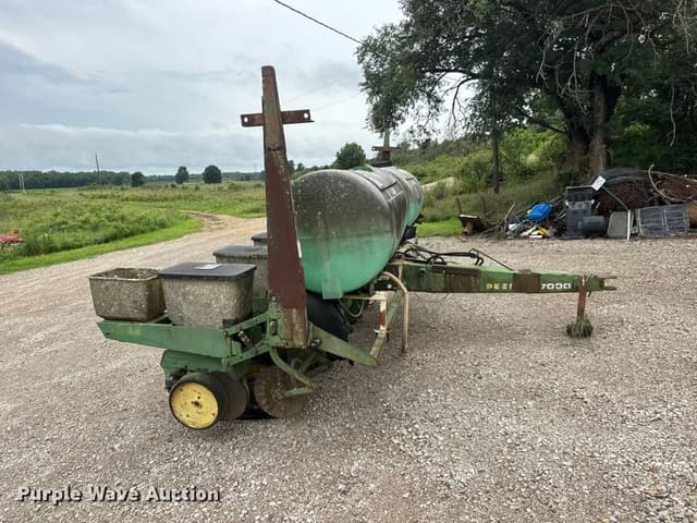 Image of John Deere 7000 equipment image 3