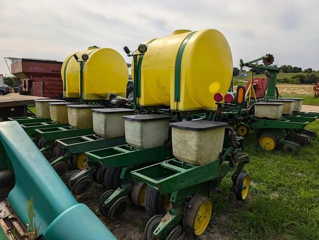 Image of John Deere 7000 equipment image 3