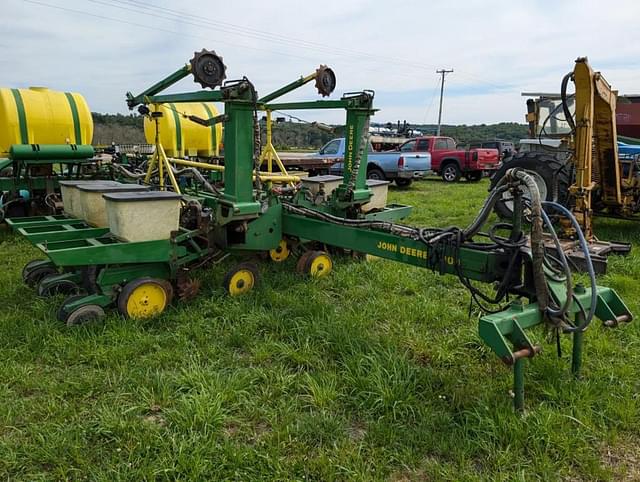 Image of John Deere 7000 equipment image 1