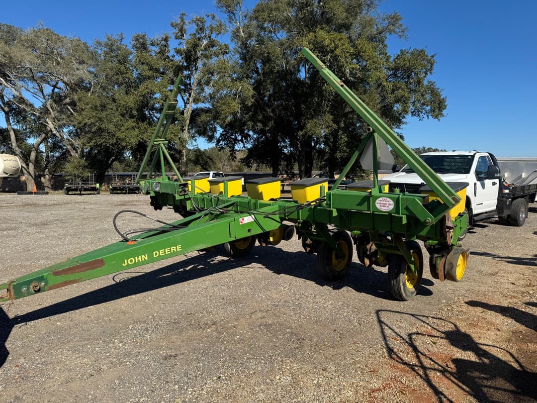 Image of John Deere 7000 Primary image