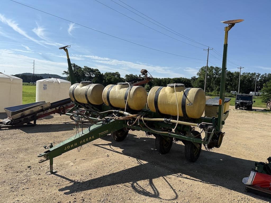 Image of John Deere 7000 Primary image