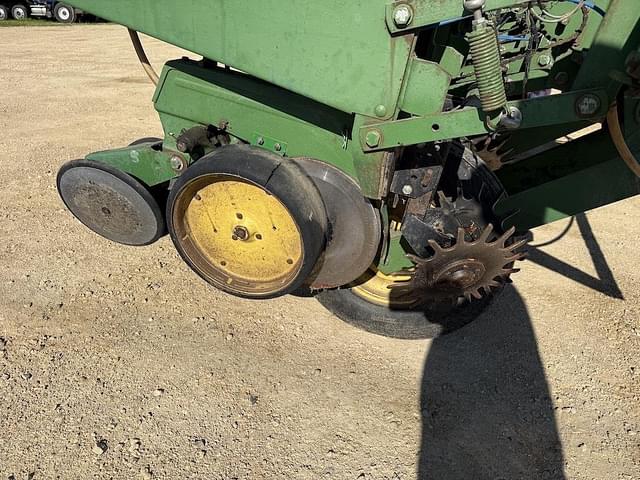Image of John Deere 7000 equipment image 3