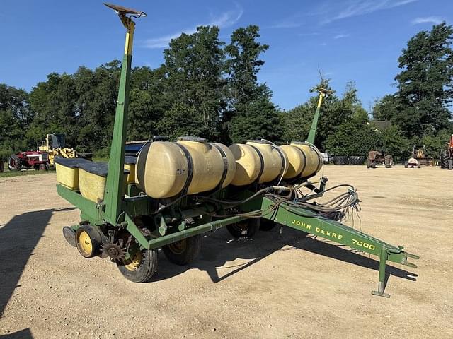 Image of John Deere 7000 equipment image 2