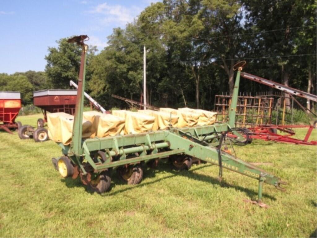 Image of John Deere 7000 Image 1