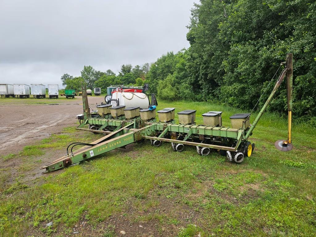 John Deere 7000 Equipment Image0