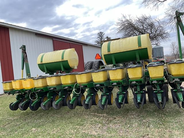 Image of John Deere 7000 equipment image 2