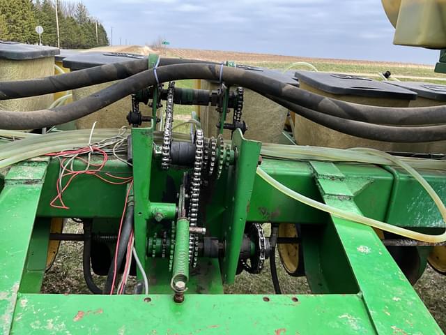 Image of John Deere 7000 equipment image 4