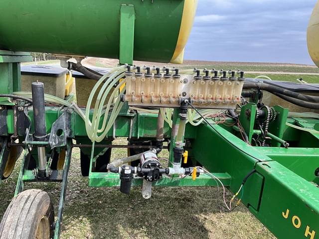 Image of John Deere 7000 equipment image 3