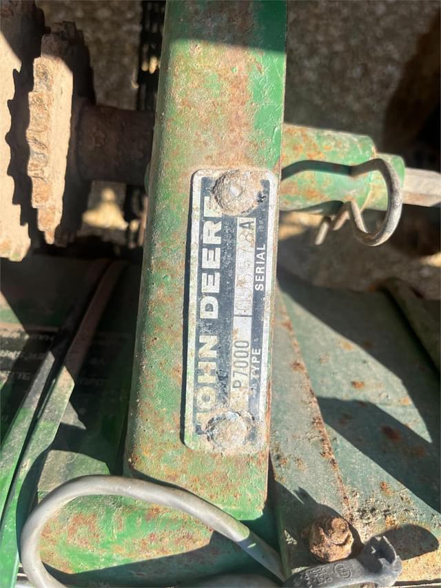 Image of John Deere 7000 equipment image 4
