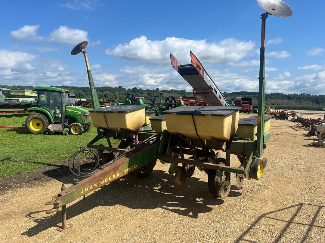 Image of John Deere 7000 Primary image