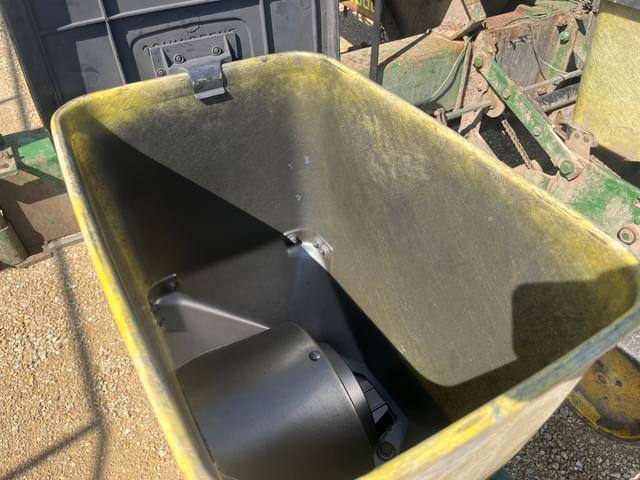 Image of John Deere 7000 equipment image 3