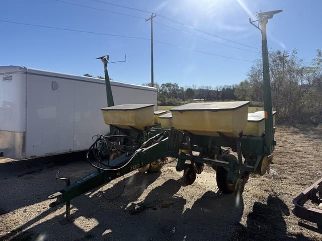 Image of John Deere 7000 equipment image 2