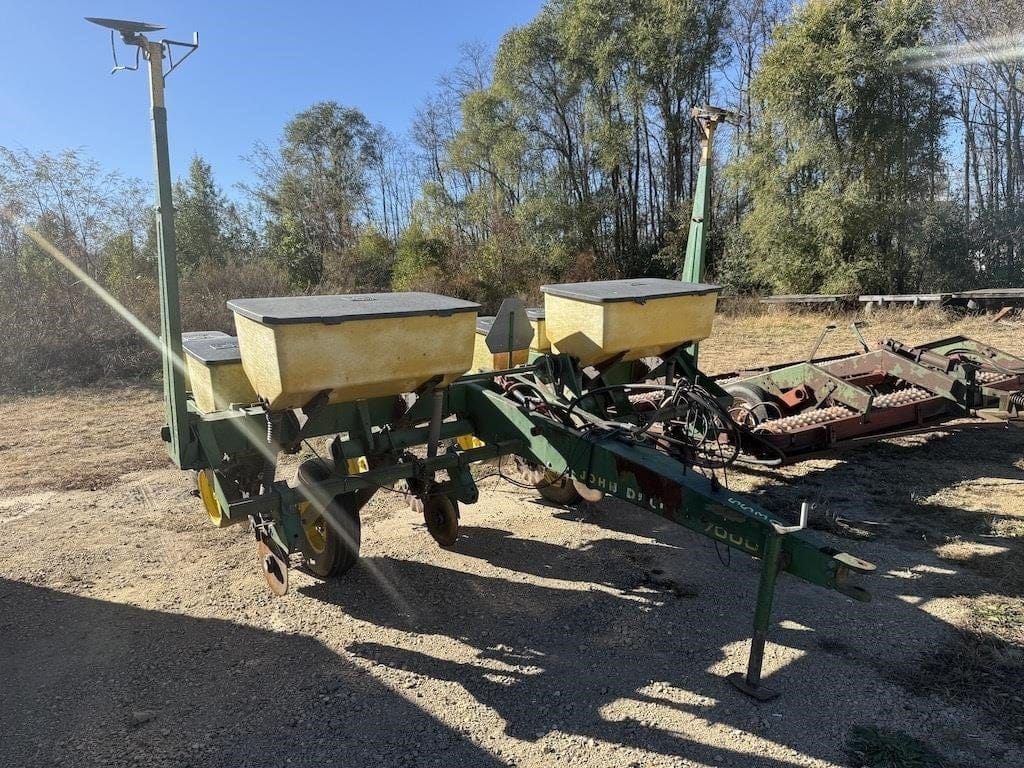 John Deere 7000 Equipment Image0