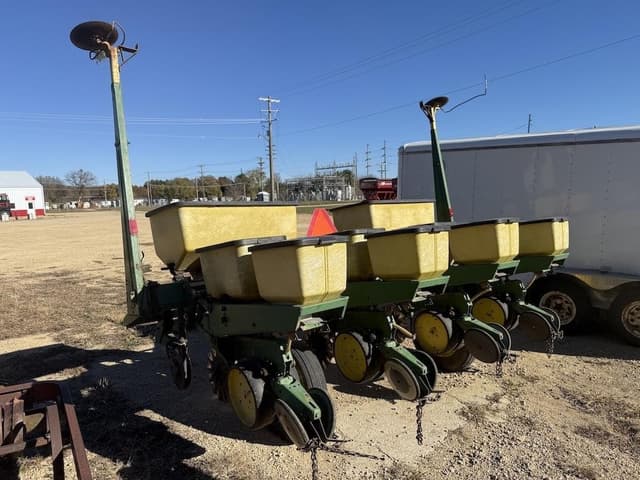 Image of John Deere 7000 equipment image 3