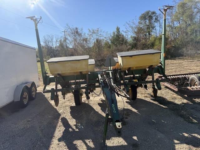 Image of John Deere 7000 equipment image 1