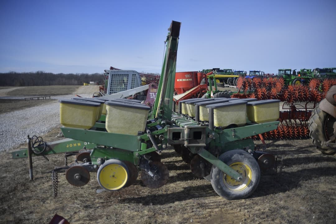 Image of John Deere 7000 Image 1