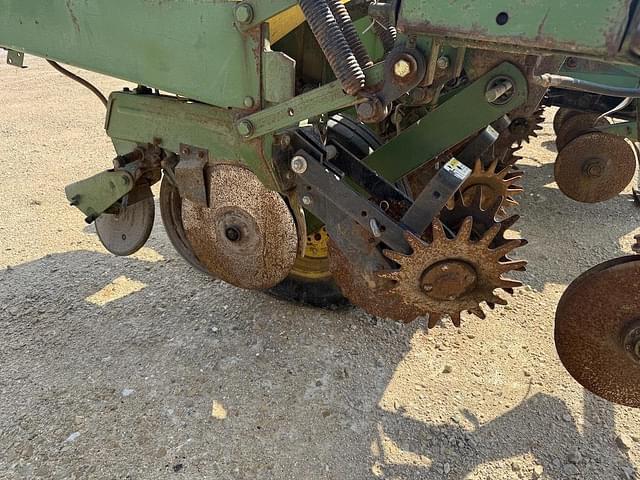 Image of John Deere 7000 equipment image 3