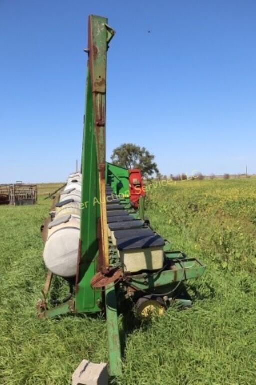 Image of John Deere 7000 equipment image 1