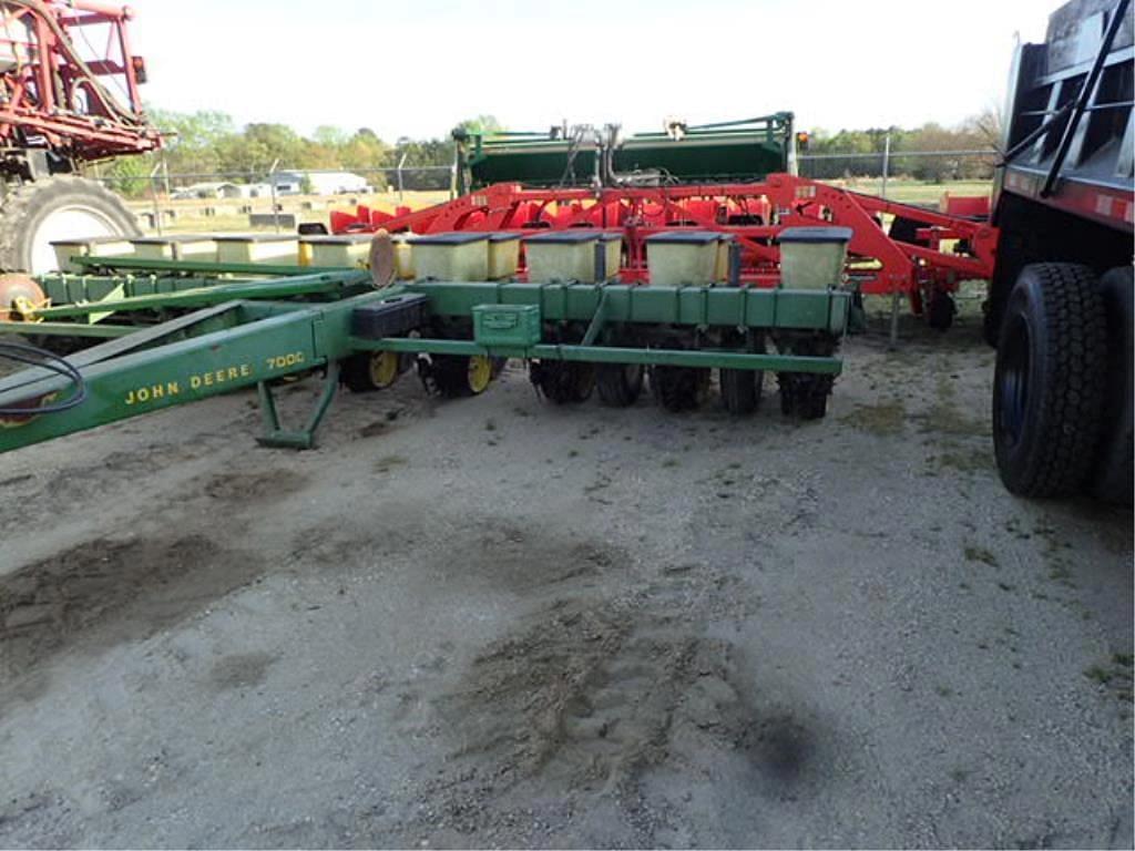 Image of John Deere 7000 Primary image