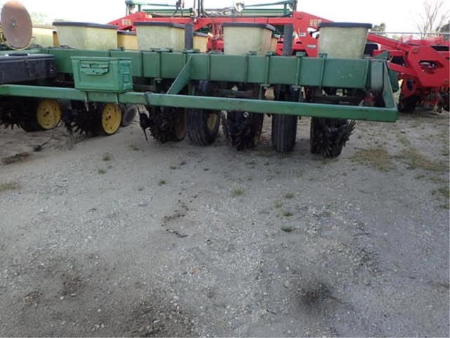 Image of John Deere 7000 equipment image 3