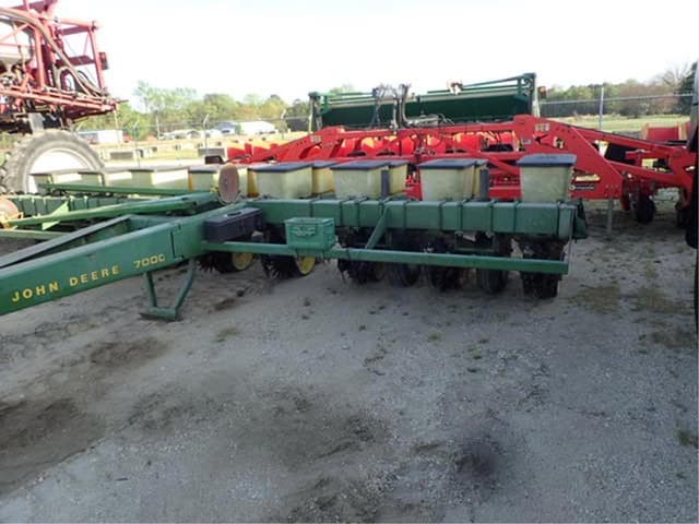 Image of John Deere 7000 equipment image 2
