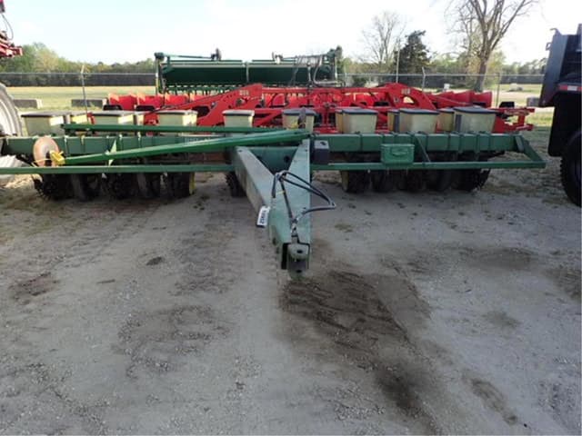 Image of John Deere 7000 equipment image 1