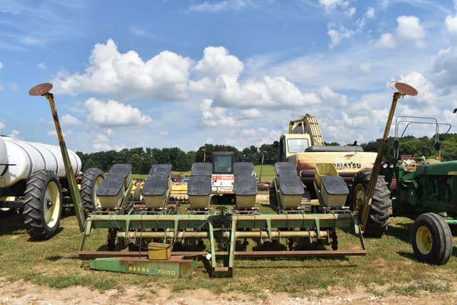 Image of John Deere 7000 equipment image 2