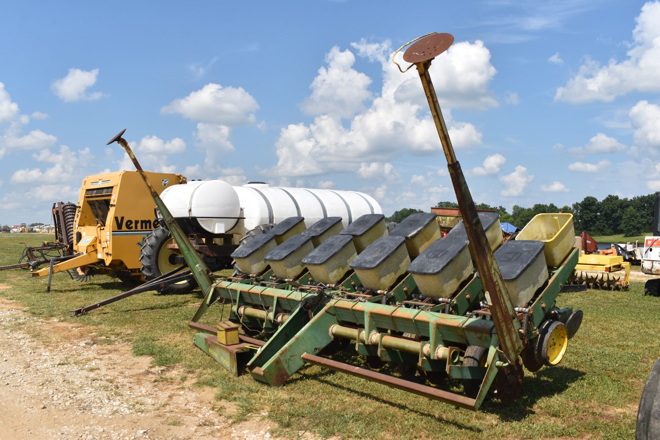 John Deere 7000 Equipment Image0