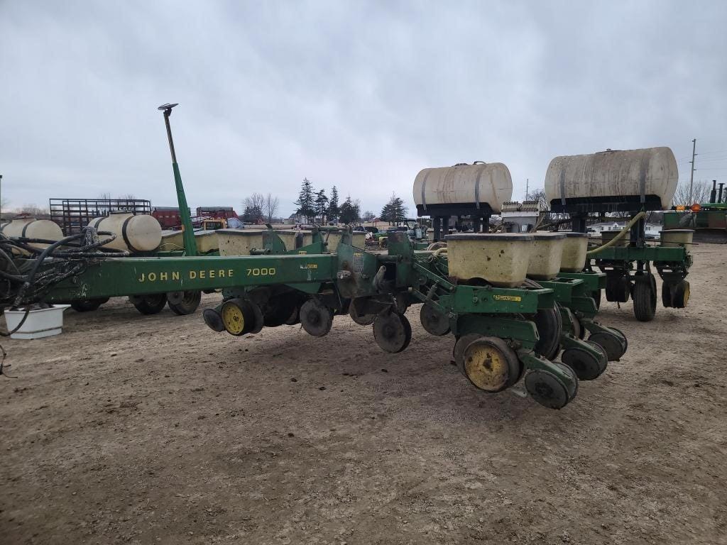 Main image John Deere 7000