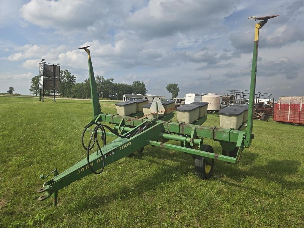 Image of John Deere 7000 Primary image