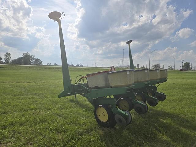 Image of John Deere 7000 equipment image 1