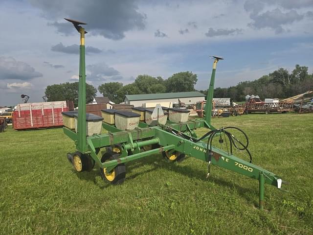 Image of John Deere 7000 equipment image 3