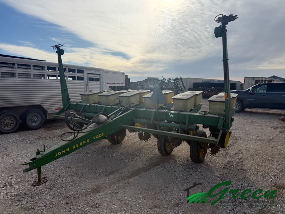 Image of John Deere 7000 Primary image