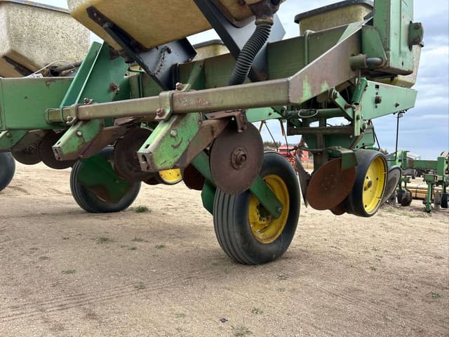 Image of John Deere 7000 equipment image 4