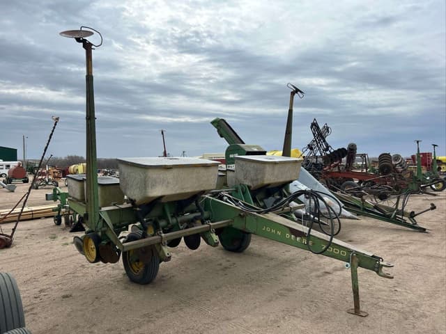 Image of John Deere 7000 equipment image 2