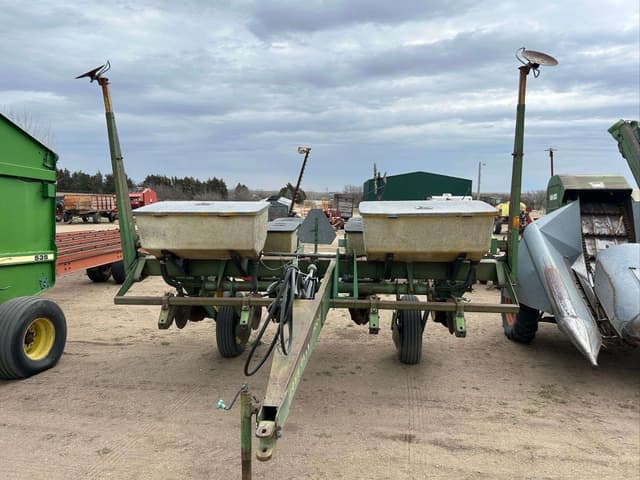 Image of John Deere 7000 equipment image 1