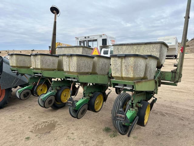 Image of John Deere 7000 equipment image 3