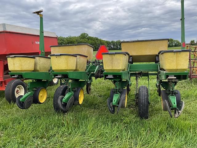 Image of John Deere 7000 equipment image 1