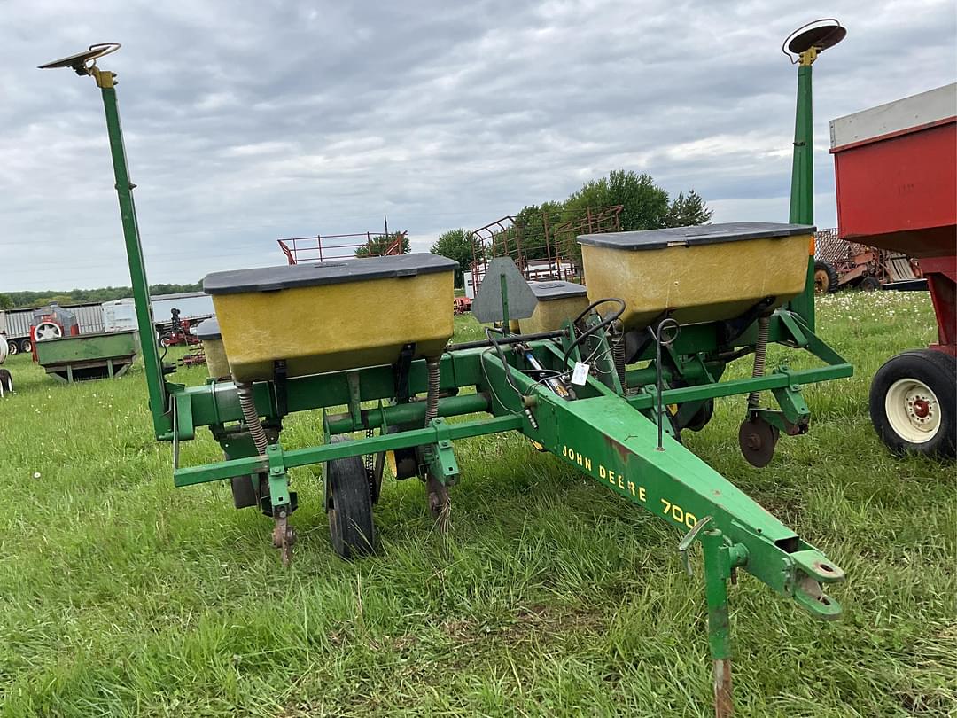 Image of John Deere 7000 Primary image