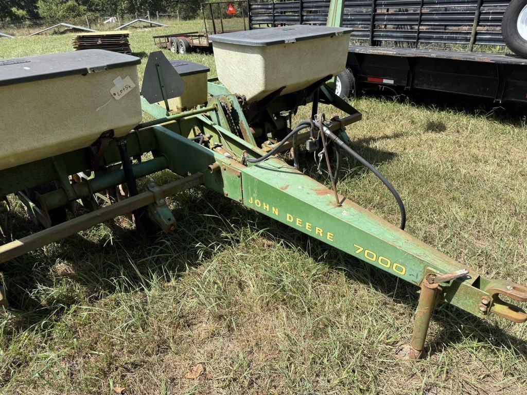 Image of John Deere 7000 Image 1