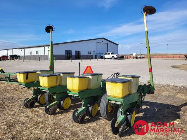 Image of John Deere 7000 equipment image 2