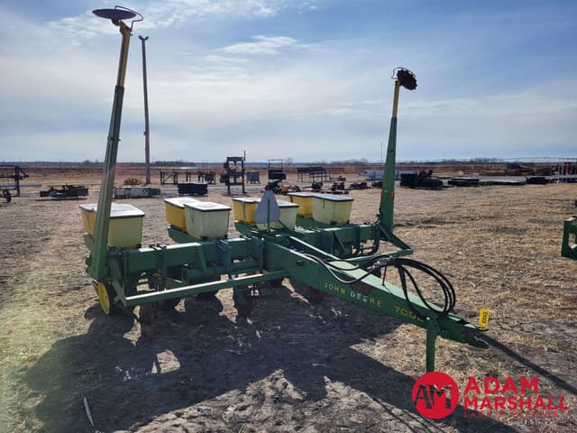 Image of John Deere 7000 equipment image 1