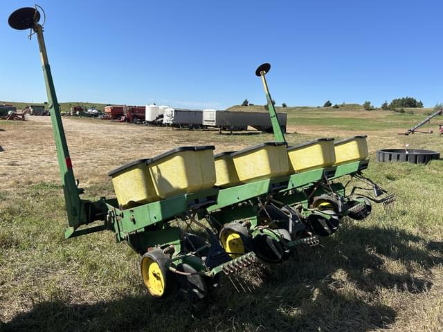 Image of John Deere 7000 equipment image 1