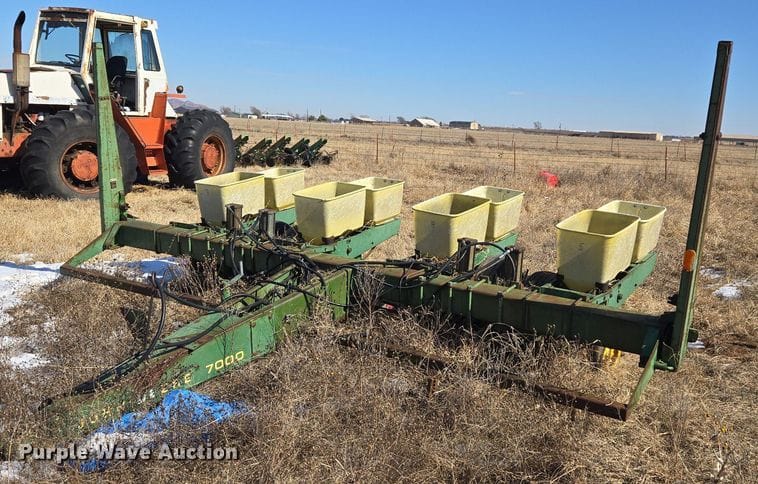 John Deere 7000 Equipment Image0