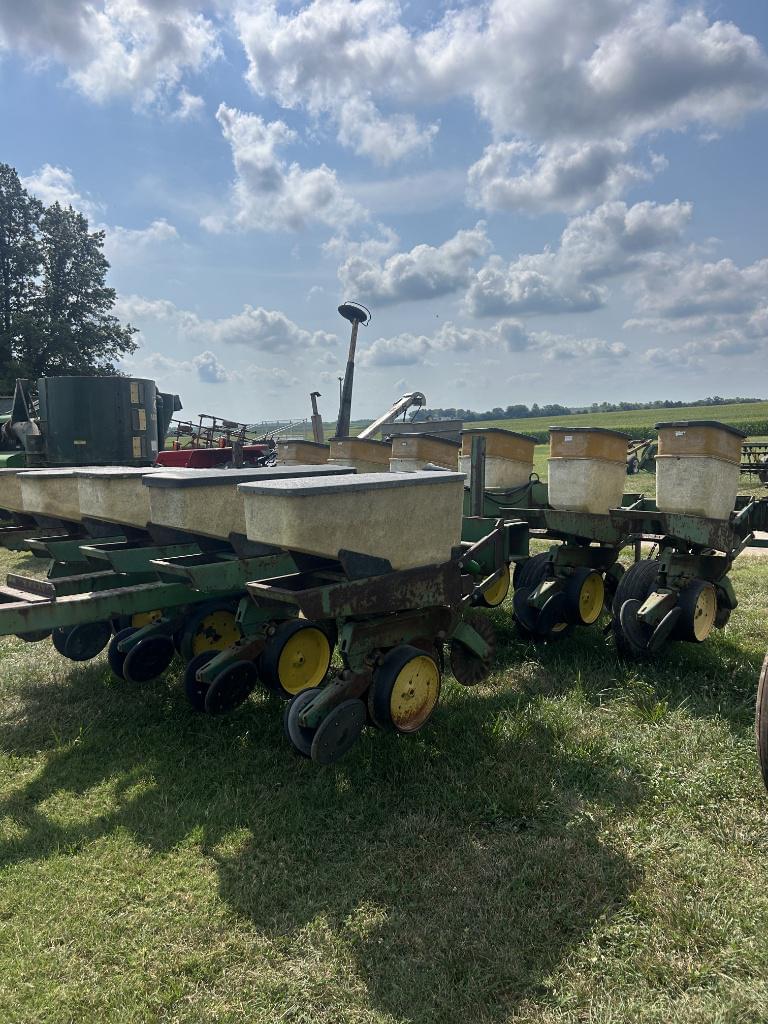 Image of John Deere 7000 Image 1
