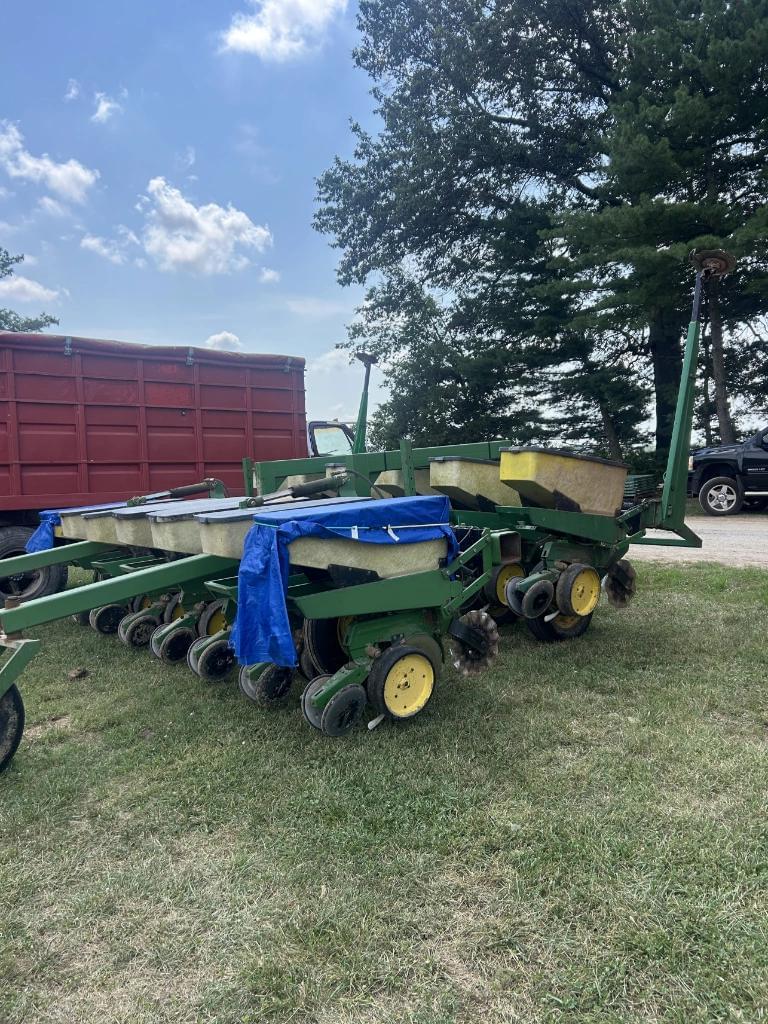 Image of John Deere 7000 Image 1