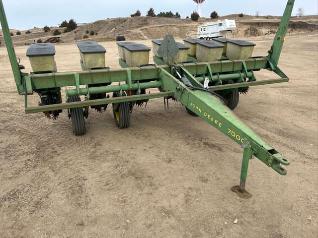 Image of John Deere 7000 equipment image 2