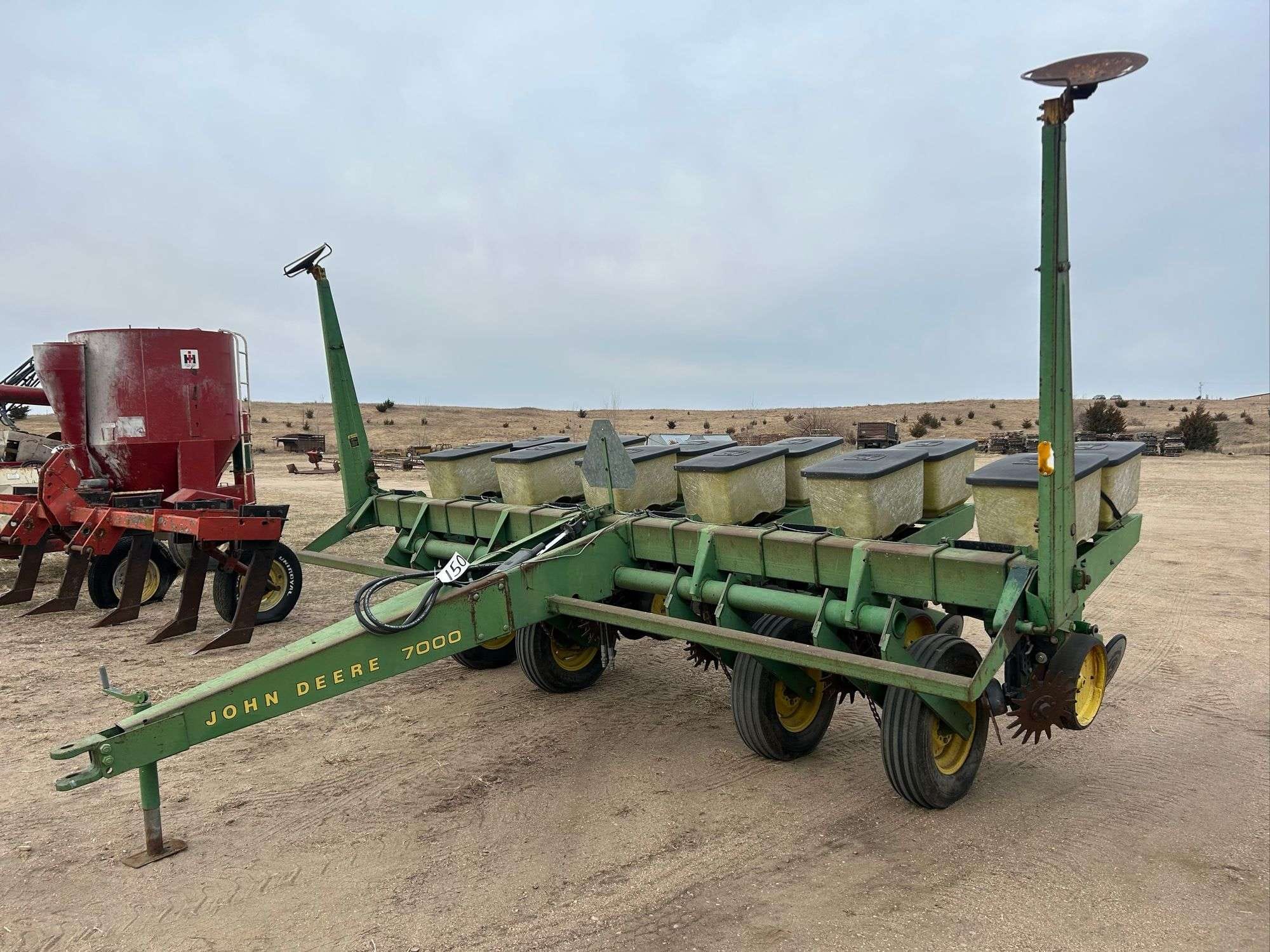 John Deere 7000 Equipment Image0